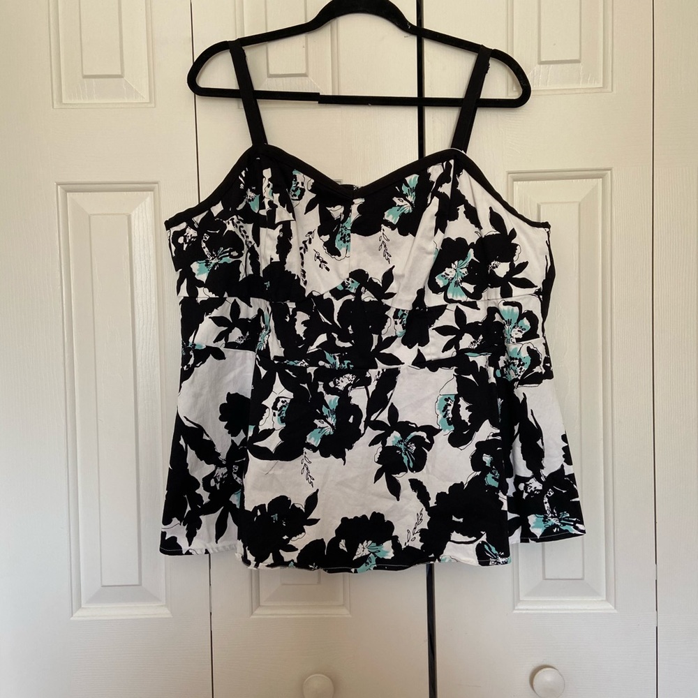 FINAL PRICE DROP Torrid 3X EUC white and black floral peplum tank